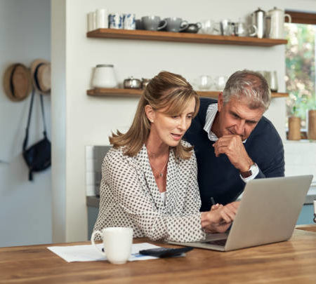 Comment les outils de collaboration en ligne peuvent-ils faciliter la gestion des campagnes et des initiatives de communication interne ?