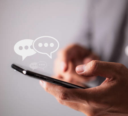 Qu’est-ce que le « spamming » dans un chatroom et comment le gérer ?