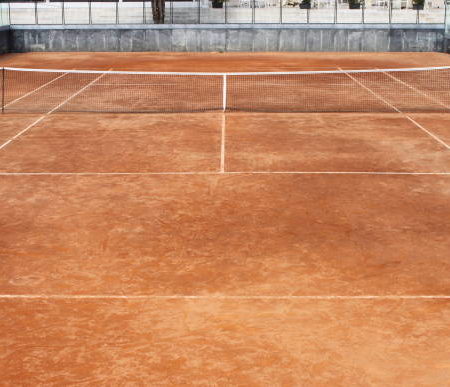 Quels matériaux sont utilisés pour la construction de courts de tennis ?