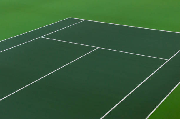 Chaque aspect climatique présente des défis uniques, nécessitant une approche adaptée entretien et de rénovation des courts de tennis
