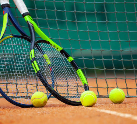 Comment maintenir la qualité de la ligne de fond sur un court de tennis rénové ?