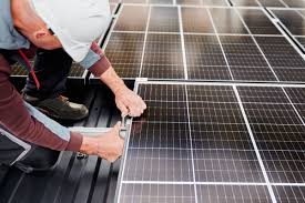 Maximiser l’efficacité énergétique avec les panneaux solaires bifaciaux
