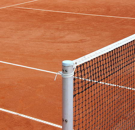 Les Équipements Recommandés par l’Expert pour la Maintenance du court de tennis en Terre Battue à Colombes