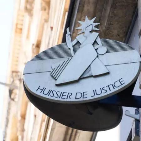 Exécution d’une décision de justice par un huissier de justice à Lyon : délais et procédures
