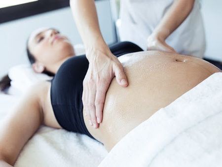 Osteopathie femme enceinte lyon: Pourquoi les techniques douces sont-elles privilégiées par les ostéopathes pour les femmes enceintes à Lyon ?