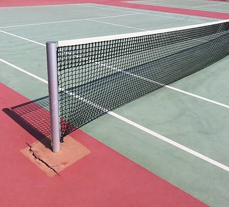 Comment minimiser l’impact environnemental lors de la rénovation d’un court de tennis en béton poreux à Auxerre ?