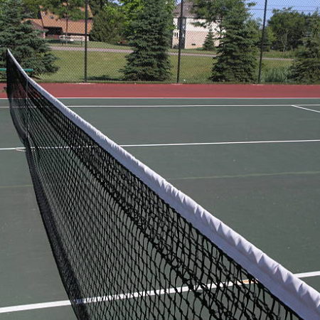 Critères de Choix des Équipements pour la Rénovation d’un Court de Tennis en Béton Poreux à Auxerre