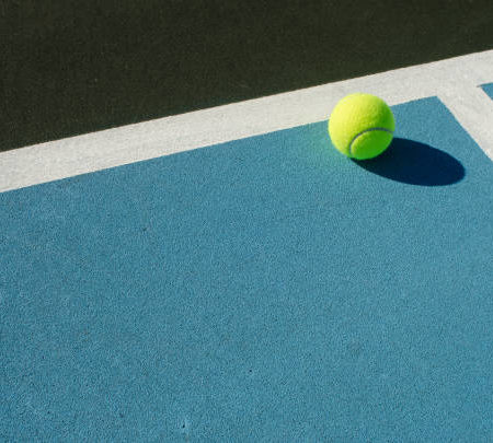 Les Avantages d’un Entretien Régulier pour un Court de Tennis en Résine Synthétique à Mouriès