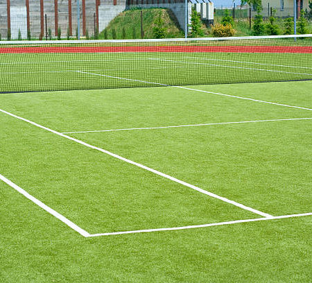 Les considérations clés pour la construction d’un court de tennis en gazon synthétique à Bron