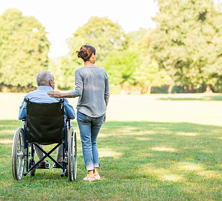 Comment l’aide à la personne à Villefranche-sur-Saône peut-elle contribuer à la réhabilitation après une hospitalisation ?