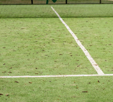 Comment la rénovation d’un terrain de tennis en gazon synthétique à Lyon peut-elle améliorer l’esthétique des installations ?