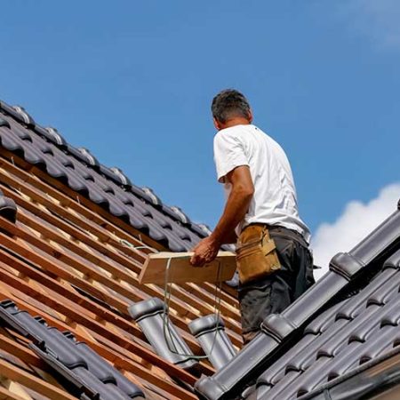 Comment une zinguerie de qualité peut-elle prolonger la durée de vie de votre toit en Seine-et-Marne ?