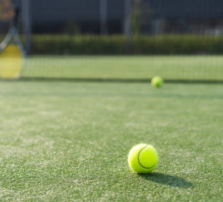 Comment choisir l’emplacement idéal pour la construction d’un court de tennis à Toulon ?
