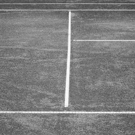 Pourquoi la rénovation d’un court de tennis en béton poreux à Mougins améliore-t-elle la qualité du jeu ?