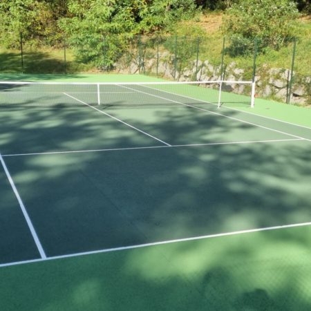 Comment optimiser l’usage du terrain après la construction d’un terrain de tennis en béton poreux à Nice ?