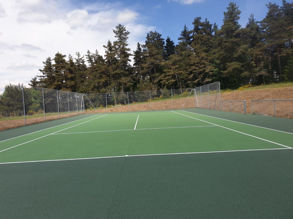 Construction d'un terrain de tennis en béton poreux à Nice