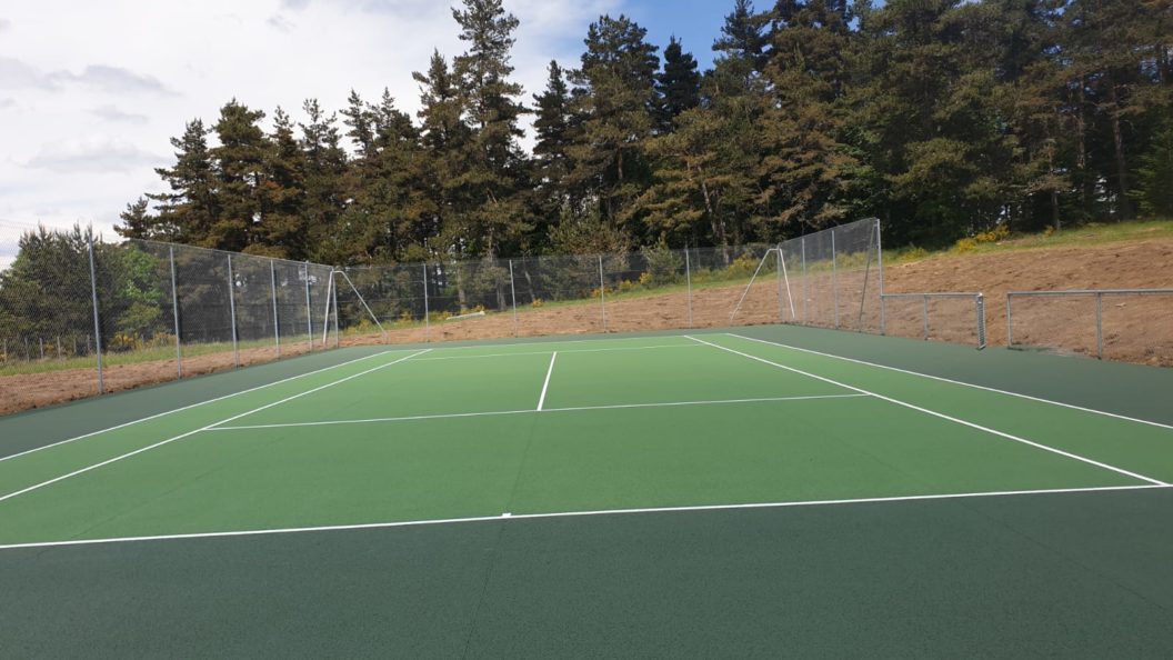 Construction d'un terrain de tennis en béton poreux à Nice