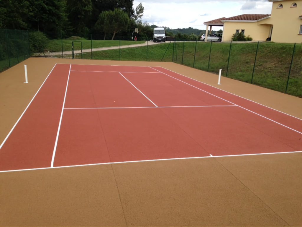 Construction d'un terrain de tennis en béton poreux à Cannes