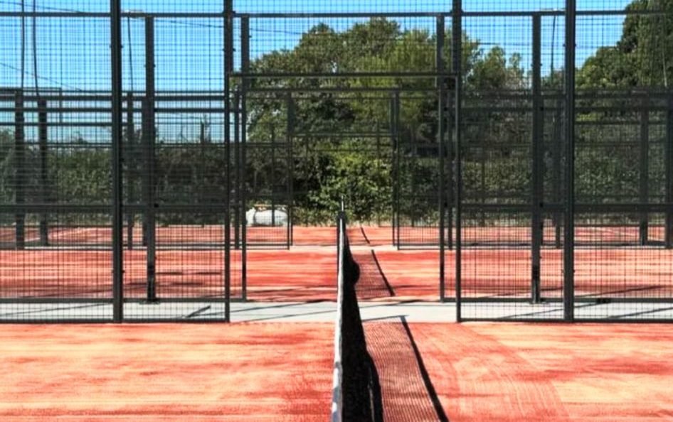 Construction d'un court de tennis à Nice