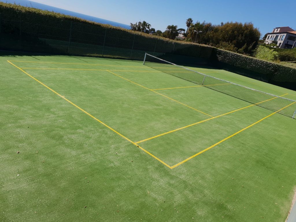 Construction d'un court de tennis en gazon synthétique à Cannes