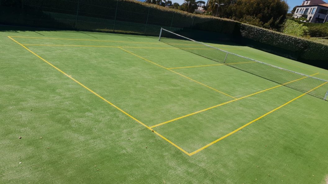 Construction d'un court de tennis en gazon synthétique à Cannes