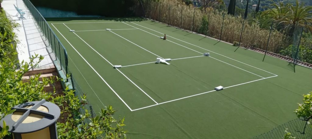 Construction d'un court de tennis en gazon synthétique à Cannes