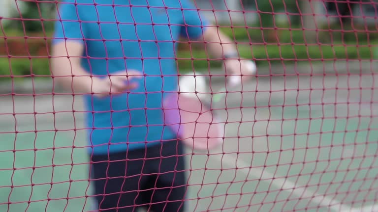 Comment choix revêtements affecte-t-il construction d’un terrain tennis Nice