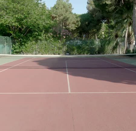 Pourquoi utiliser des matériaux résistants dans la Construction d’un terrain de tennis à Nice ?