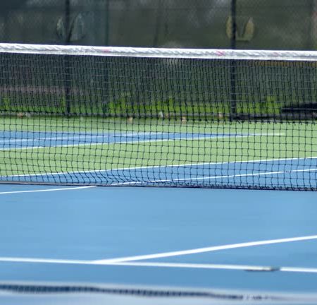 Pourquoi la planification des zones d’ombre est-elle importante dans la Construction d’un court de tennis à Nice ?