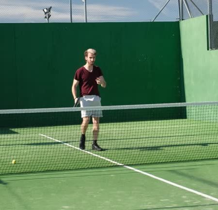 Pourquoi la Construction d’un court de tennis en gazon synthétique à Cannes est-elle une bonne option pour les complexes hôteliers ?