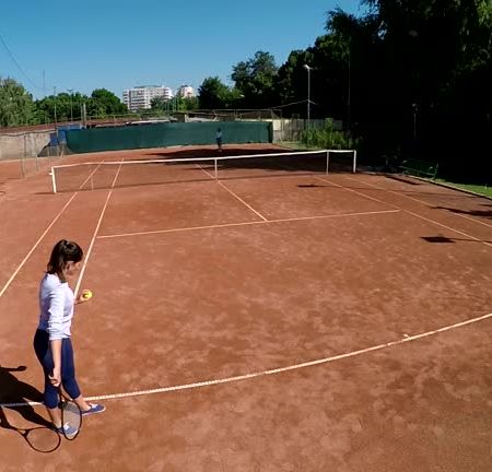 Pourquoi la visibilité est-elle importante dans la construction d’un terrain de tennis à Nice ?