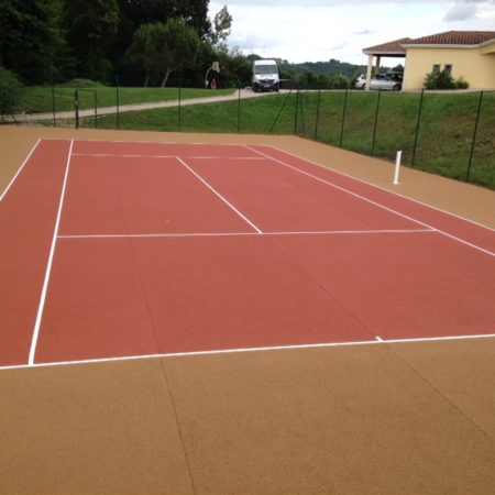 Comment recycler un ancien court après la construction d’un nouveau court de tennis à Annecy ?