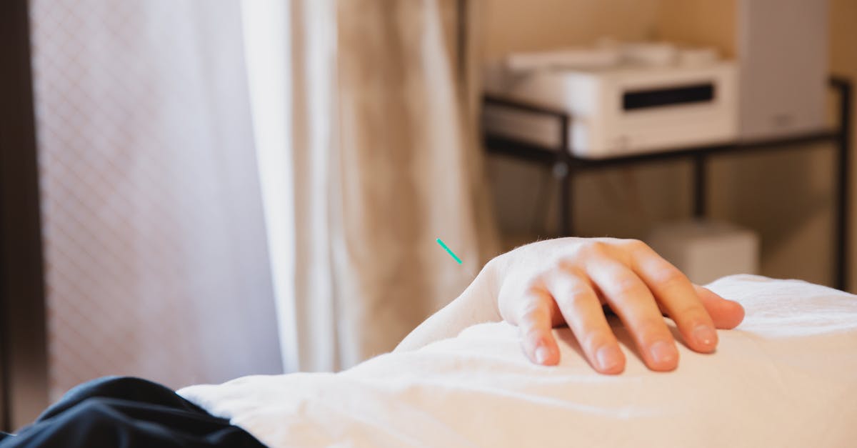 découvrez l'acupression, une pratique millénaire qui utilise des points de pression pour soulager le stress, améliorer la circulation et favoriser le bien-être général. apprenez des techniques simples à appliquer chez vous pour un équilibre corporel optimal.