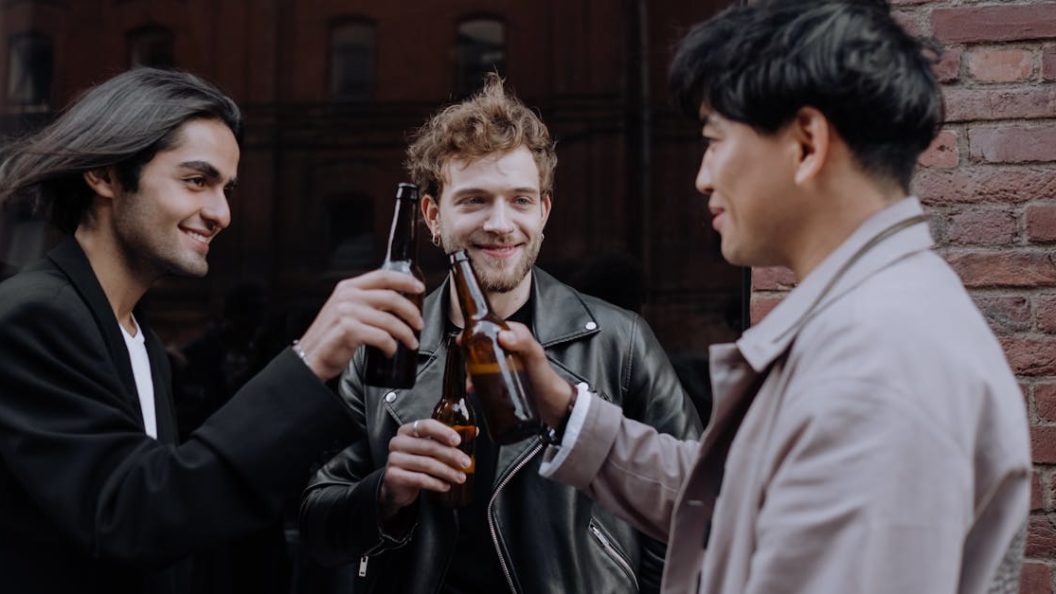découvrez l'univers fascinant de la bière : des recettes artisanales aux meilleures brasseries, en passant par les différentes variétés et accords mets-bières. plongez dans la culture et l'histoire de cette boisson emblématique !