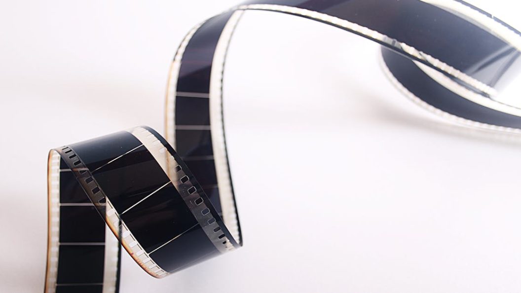 découvrez l'univers fascinant du cinéma à travers notre sélection de films captivants, allant des classiques intemporels aux dernières sorties cinématographiques. plongez dans des intrigues palpitantes, des performances émouvantes et des visuels époustouflants qui vous tiendront en haleine. que vous soyez amateur de drame, d'action, de comédie ou de science-fiction, il y en a pour tous les goûts. préparez-vous à vivre des émotions fortes et à partager des moments inoubliables devant l'écran!