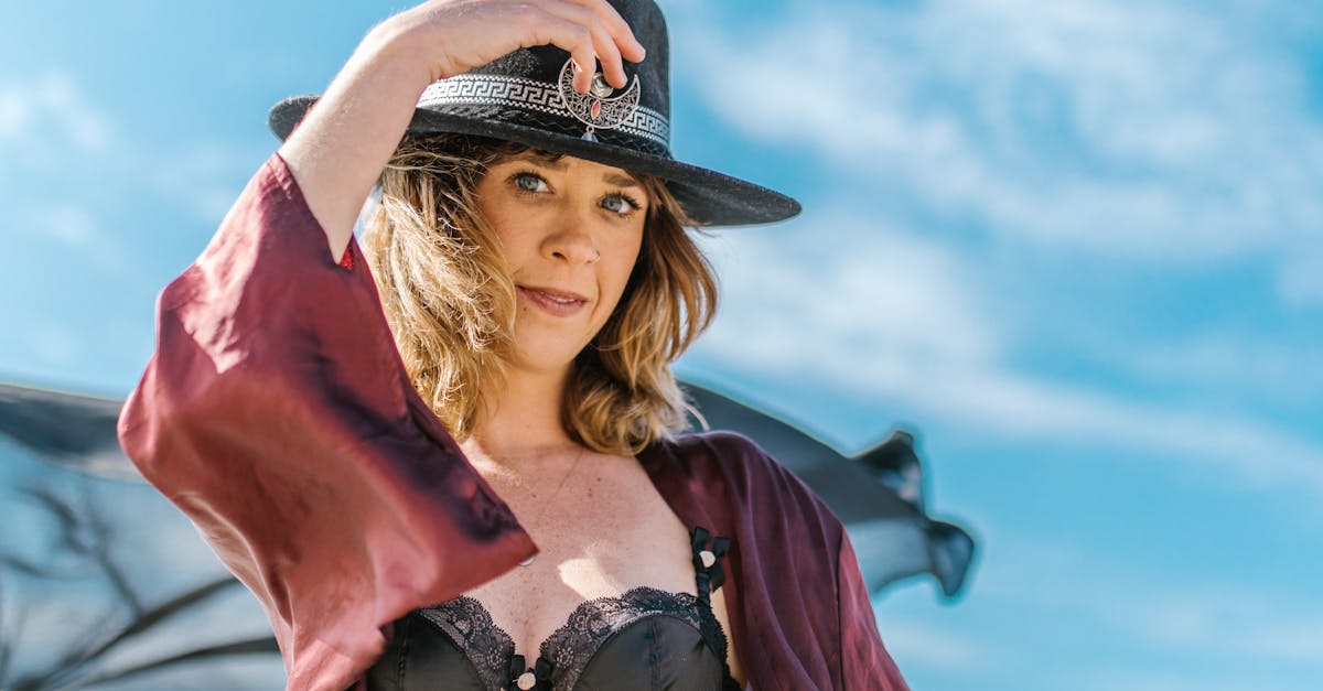découvrez les dernières tendances en lingerie pour sublimer votre intimité. du confort au style, explorez les modèles incontournables qui allient séduction et praticité. tenez-vous au courant des nouveautés pour être à la pointe de la mode!