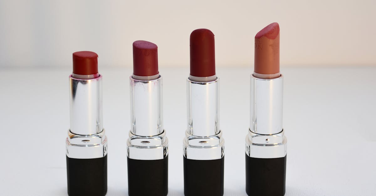 découvrez notre collection de rouges à lèvres aux couleurs éclatantes et aux nuances irrésistibles. offrez à vos lèvres une touche de glamour et d'hydratation, tout en restant à la pointe des tendances beauté. trouvez le rouge à lèvres parfait pour chaque occasion.