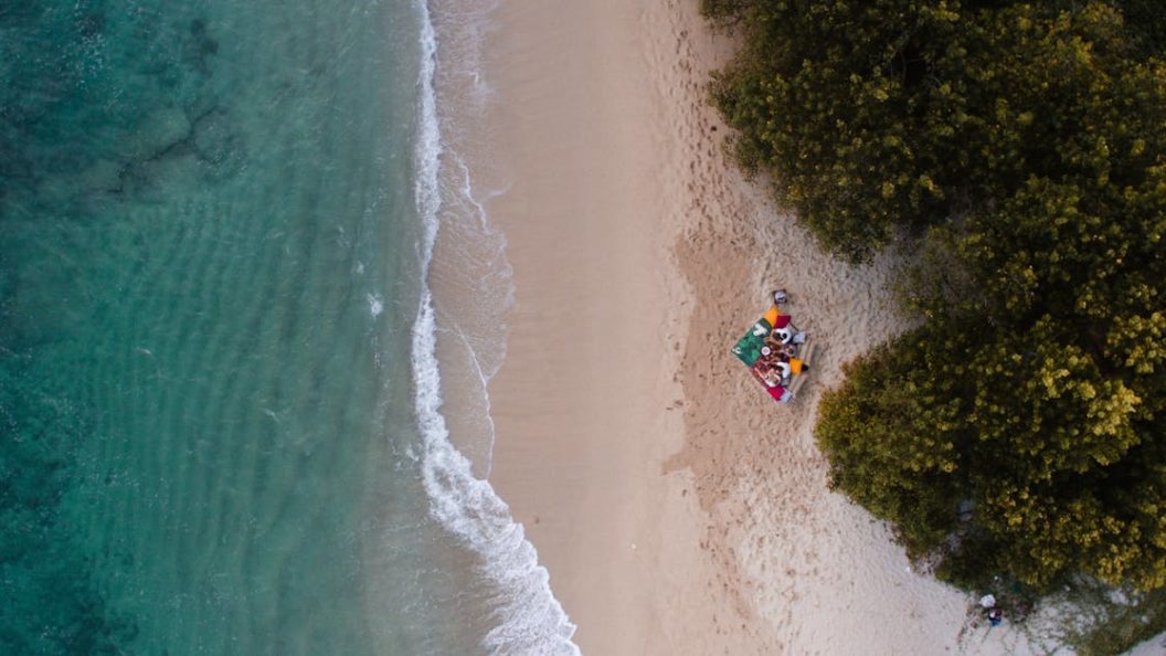 découvrez notre collection de serviettes de plage : confortables, absorbantes et au style vibrant. parfaites pour vos journées ensoleillées, elles apporteront une touche de plaisir à vos moments de détente sur le sable.
