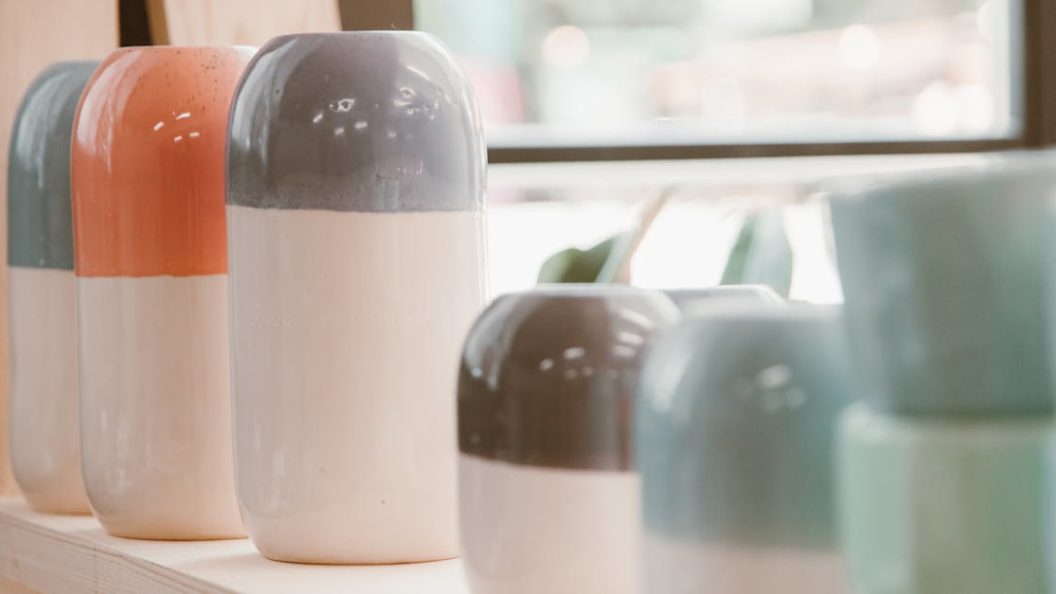 découvrez notre vaste sélection de vases décoratifs qui ajoutent une touche d'élégance à votre intérieur. que vous recherchiez des styles modernes, rustiques ou bohèmes, trouvez le vase parfait pour sublimer votre décoration.