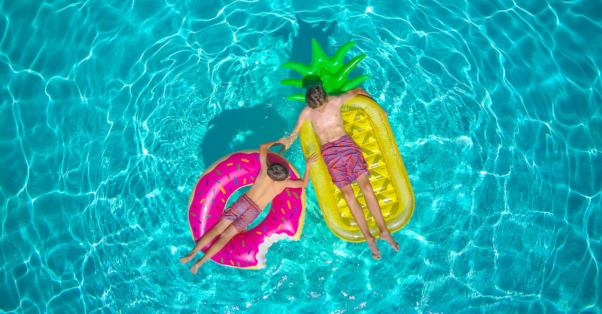 découvrez notre large gamme de floaties colorés et amusants, parfaits pour vos journées d'été à la piscine ou à la plage. que vous recherchiez des bouées en forme d'animaux ou des modèles gonflables pour vous détendre, notre sélection vous garantit des moments de plaisir et de convivialité sous le soleil.