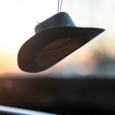 Découvrez pourquoi le bonnet est devenu un accessoire incontournable