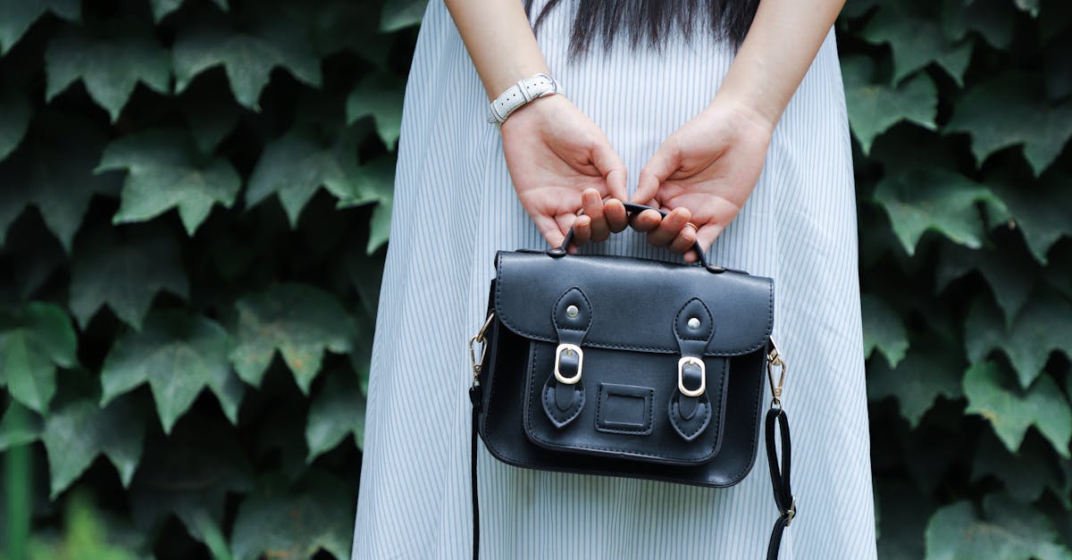 découvrez une large sélection d’accessoires tendance pour compléter votre style : sacs, bijoux, chapeaux et bien plus. trouvez l’essentiel parfait pour chaque occasion !