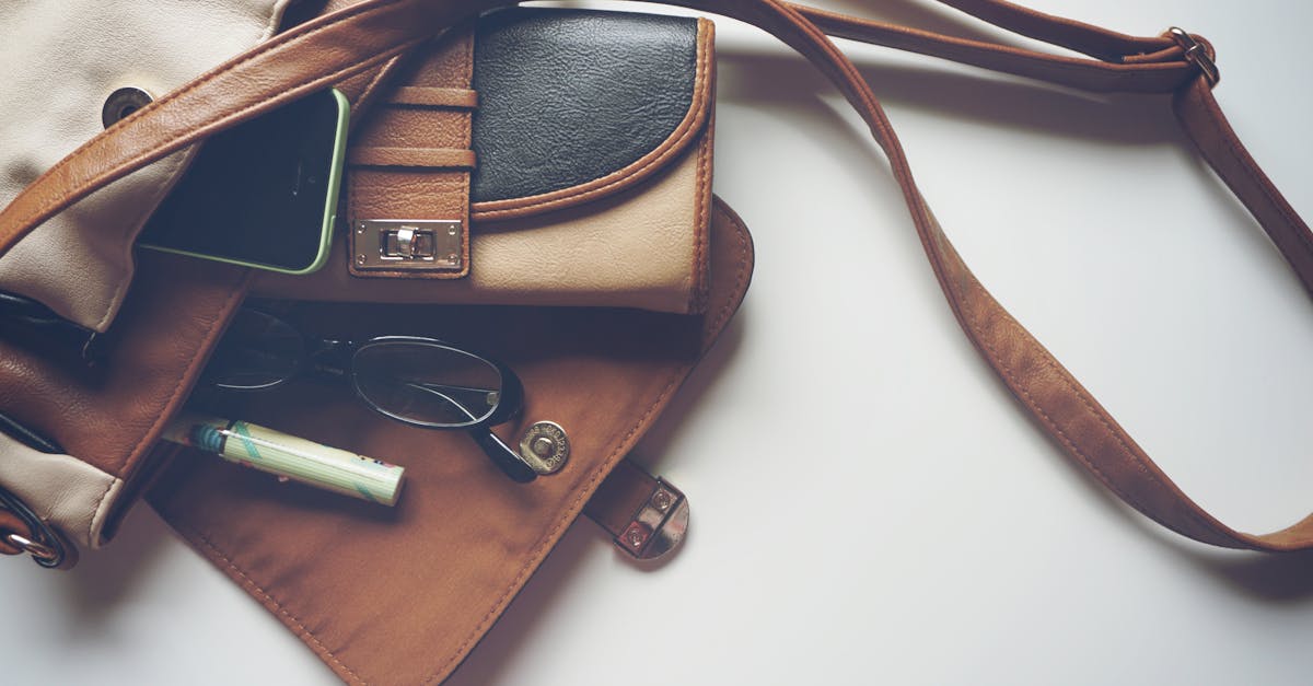 découvrez notre sélection d'accessoires tendance pour compléter vos tenues et sublimer votre style au quotidien. livraison rapide et produits de qualité.