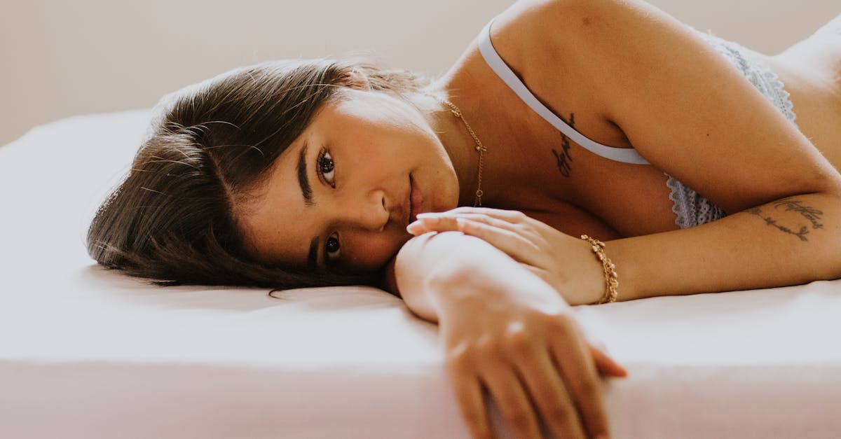 découvrez notre collection de lingerie de luxe alliant élégance, raffinement et confort exceptionnel. sublimez votre féminité avec des pièces exclusives conçues dans des matières nobles.