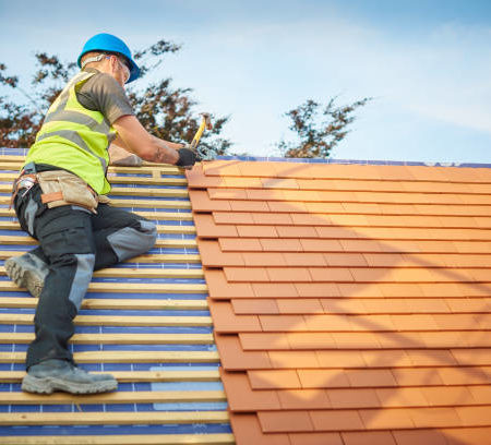 Ferblantier couvreur à Genève : Comment se déroule la pose de bandes de rive à Genève ?