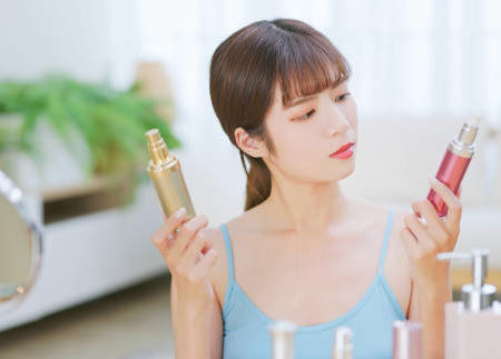 Comment combiner plusieurs produit coreens visage sans surcharger la peau ou provoquer des réactions ?