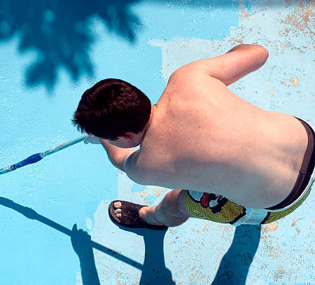 Peinture piscine epoxy : 6 techniques efficaces pour éviter cloques et fissures
