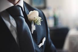 Comment faire en sorte que son costume de mariage Lyon reflète sa personnalité tout en restant élégant ?