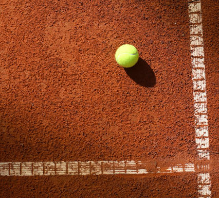 À quel usage convient une construction court de tennis en terre battue à Poitiers ?