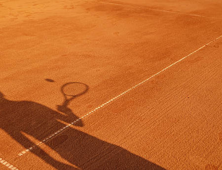 Quelle fondation prévoir pour une construction court de tennis en terre battue à Avignon ?